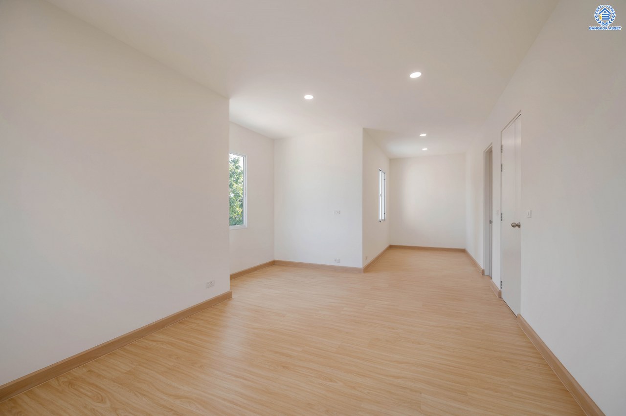 บ้านมือสองตกแต่งใหม่ แบรนด์ Sansiri โครงการ ฮาบิเทีย บางใหญ่ หลังมุม เนื้อที่ 107.3 ตร.ว. พื้นที่ใช้สอย 156.7 ตร.ม. ฟังก์ชัน 3 ห้องนอน 3 ห้องน้ำ จอดรถได้ 4 คัน บนทำเลเดินทางสะดวก เชื่อมสู่ย่านใจกลางเมืองได้อย่างรวดเร็ว ใกล้เซ็นทรัลเวสต์เกต และรถไฟฟ้าสายสีม่วง "สถานีคลองบางไผ่"